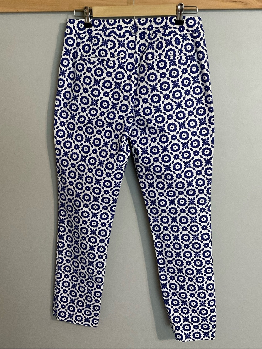 Boden Blue & White Floral stretch Slimming Ankle Cropped Trouser - Picture 3 of 7